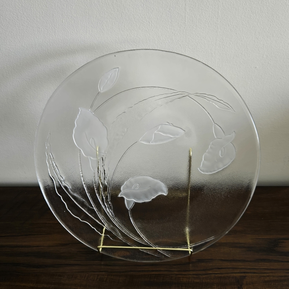 L.E. Smith Glass Torte Plate With A Frosted Calla Lily Design